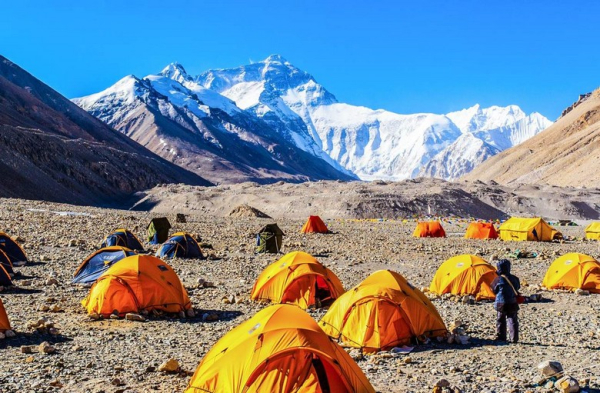 Đứng ở Everest Base Camp là cảm giác thế nào? Khung giờ ngắm đỉnh đẹp nhất