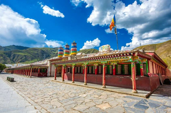 Tu viện Sera và màn tranh biện của các nhà sư: xem lúc nào, cần lưu ý gì?