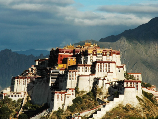 Lhasa có gì chơi? 8 trải nghiệm không nên bỏ lỡ ở thủ phủ Tây Tạng