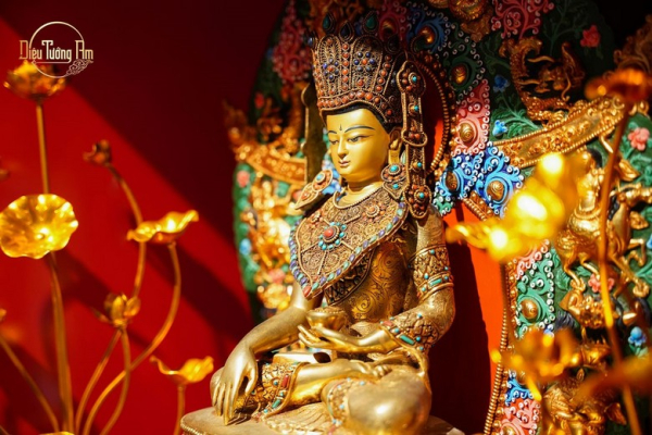 Phật giáo Kim Cương Thừa của Tây Tạng là gì? Hiểu nhanh trước khi đi tour