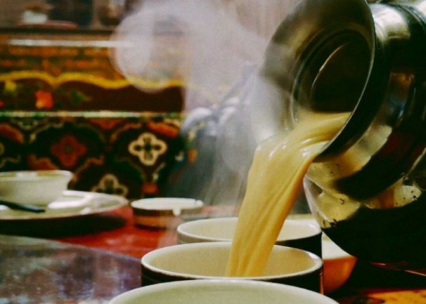 Trà bơ Tây Tạng vị thế nào, có khó uống không? Văn hóa mời trà của người Tạng