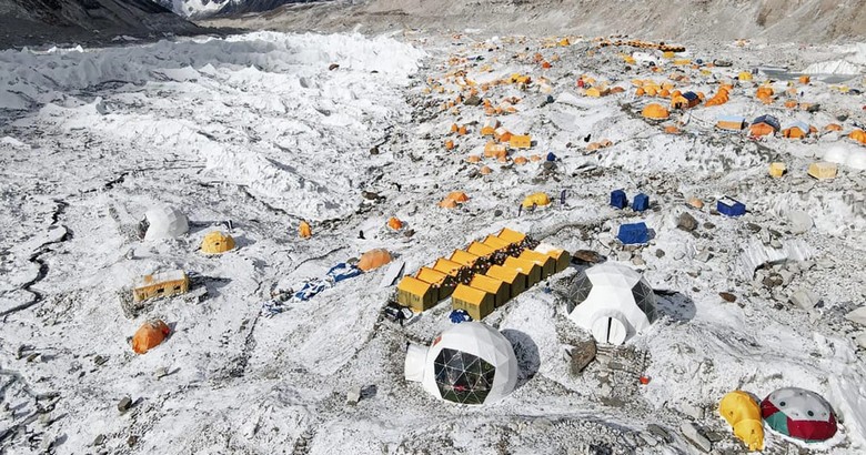 Lều nghỉ của người Tạng tại khu vực Rongbuk gần Everest Base Camp