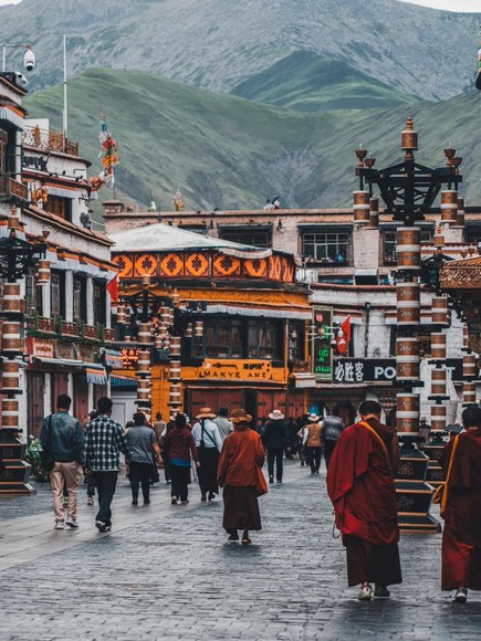 Quán trà ngọt đông khách địa phương ở phố cổ Lhasa
