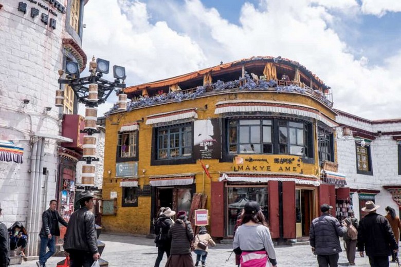 Quán trà truyền thống quanh phố Barkhor ở Lhasa