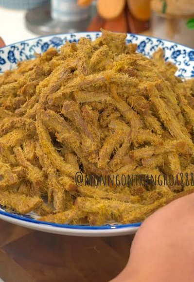 Thịt bò yak khô bày bán theo cân ở chợ Barkhor, Lhasa