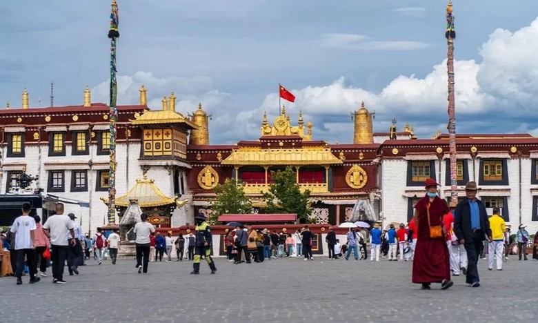 Toàn cảnh phố Barkhor nhìn từ trên cao với chùa Jokhang ở trung tâm