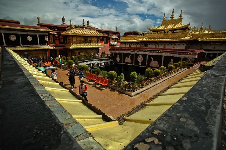 Toàn cảnh phố cổ quanh chùa Jokhang nhìn từ trên cao